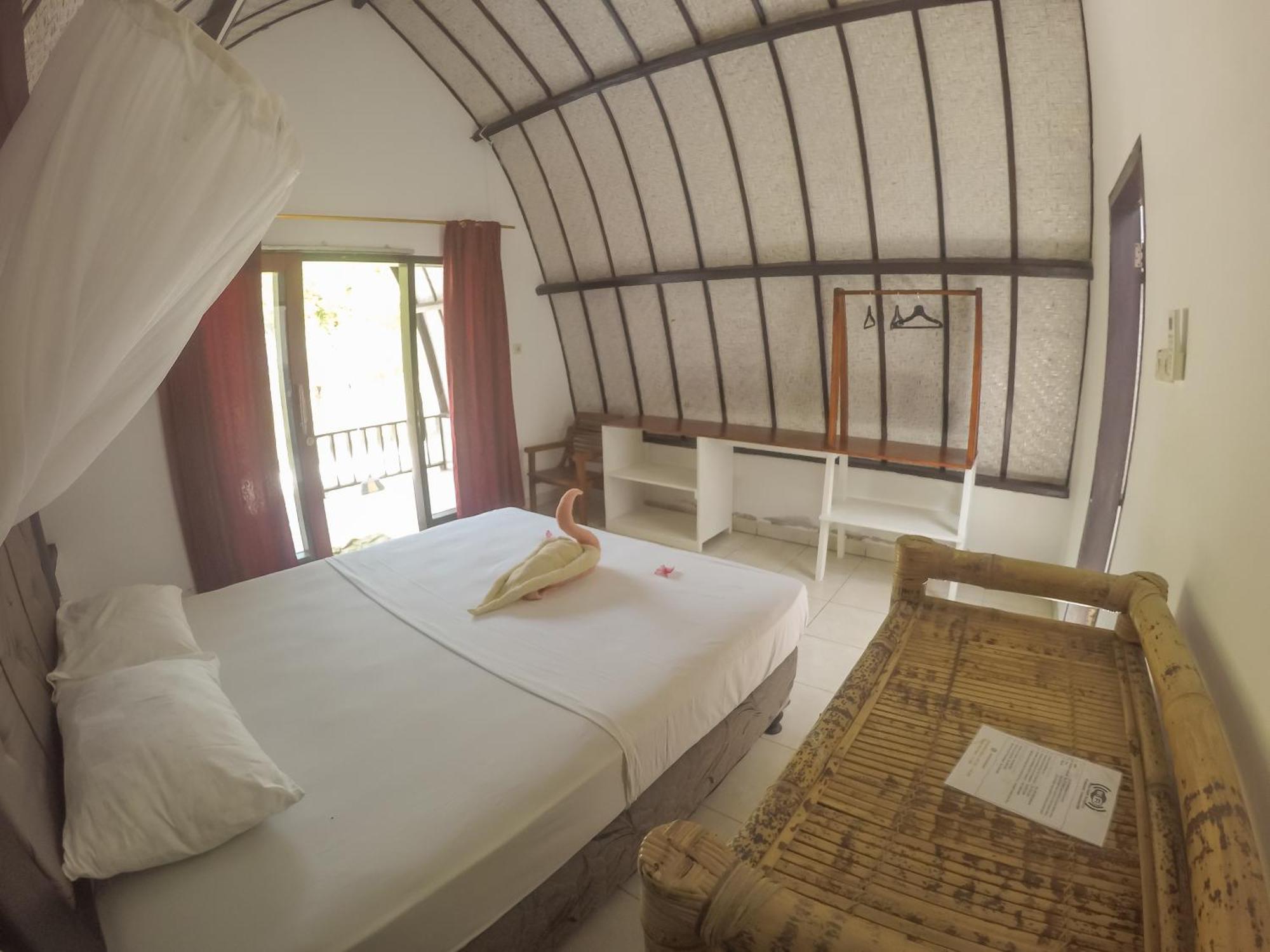 Nusa Indah Bungalows غيلي آير الغرفة الصورة