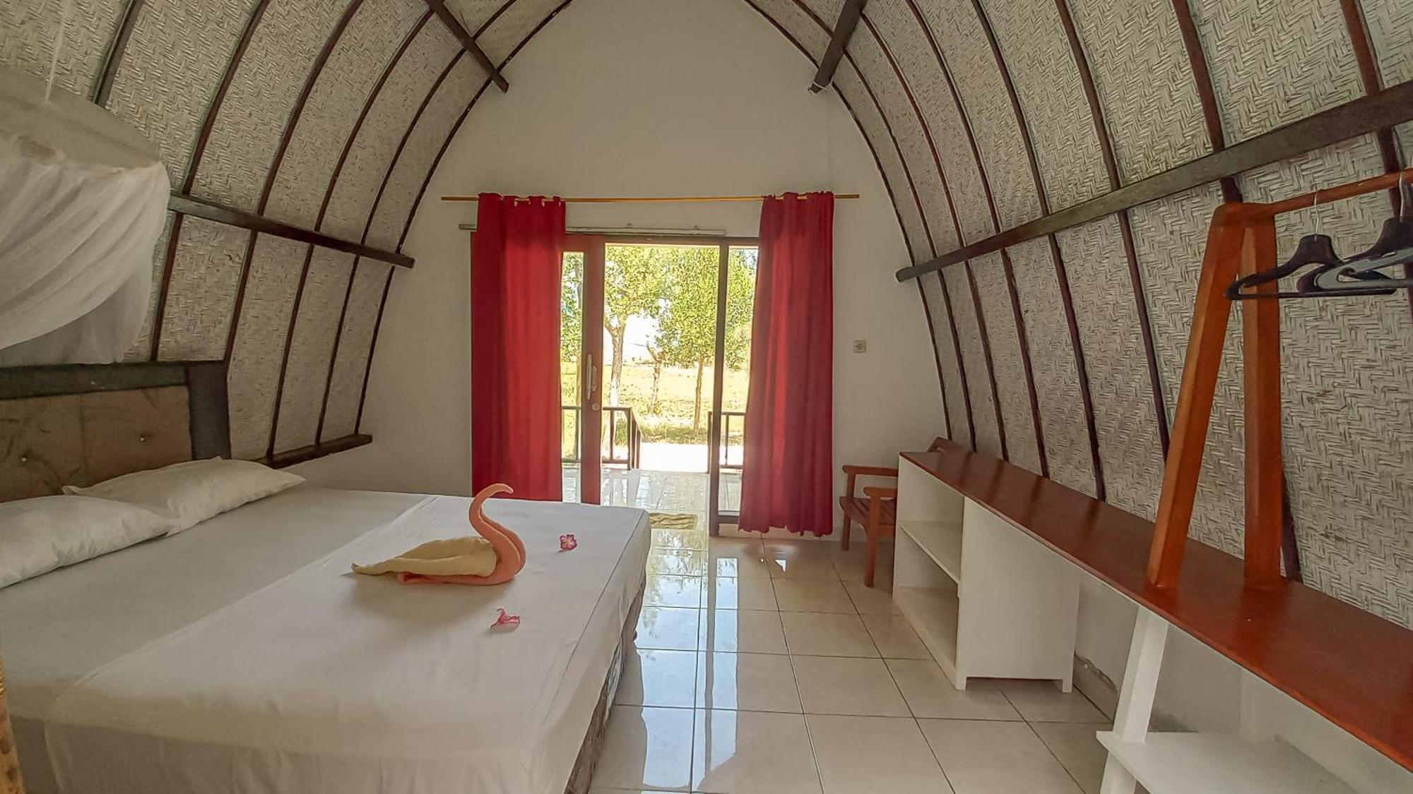Nusa Indah Bungalows غيلي آير الغرفة الصورة